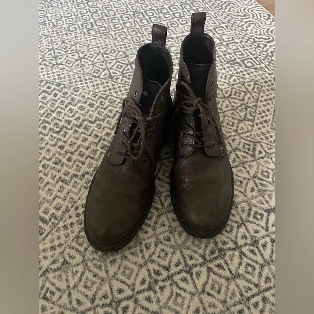Men’s Ecco boots 9